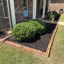 Professional-Flowerbed-Maintenance-Shrub-Trimming-in-Oxford-MS-1 5